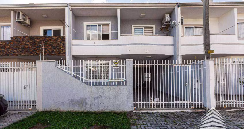 Sobrado a venda no Cajuru, 3 dormitórios, 2 vagas de garagem, churrasqueira, armários planejados