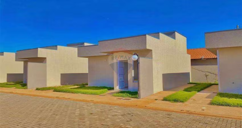 Casa Nº 12 de 63m² com 2 vagas de garagem e 3 quartos em condomínio fechado com piscina nunca habitado no bairro São Conrado