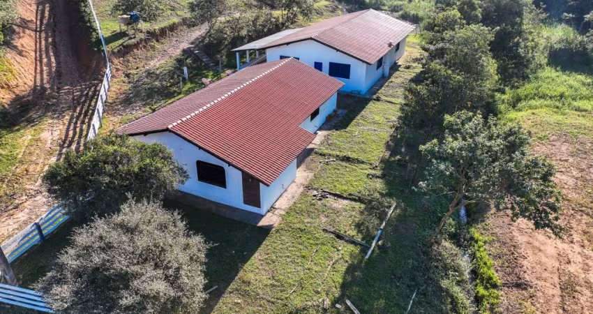 Barbada! Sitio pronto para morar, 300 m2 construídos ótima localização - área 4000 m2