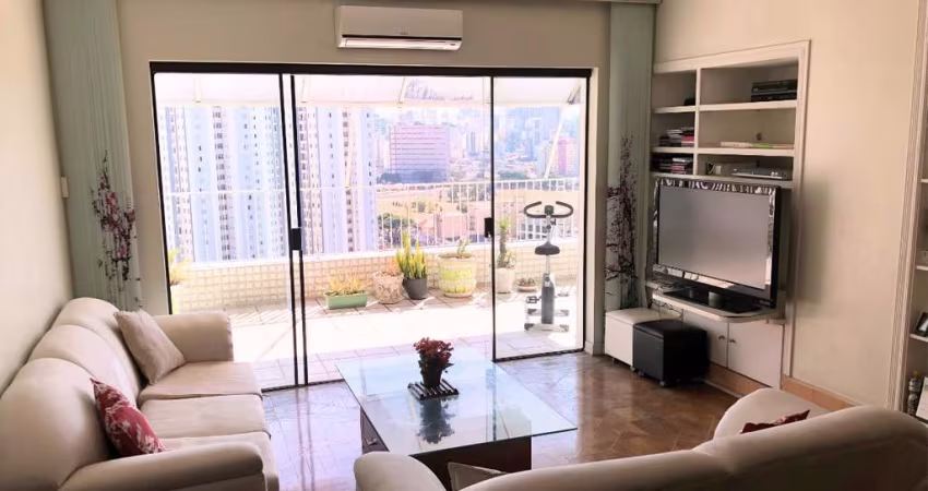 Agradável cobertura para venda com 3 quartos, sendo 2 suítes, 270m²