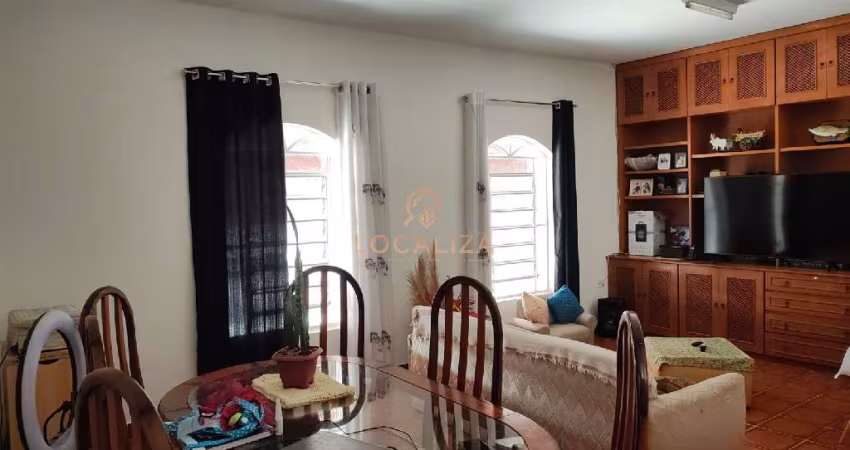Casa térrea no Jardim Motorama, lote com 250 m² área, com 03 dormitórios, sendo 01 suíte.