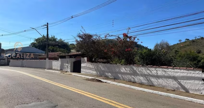 Imperdível Chácara à Venda em Jambeiro-SP, Centro: 3 Quartos, 1 Suíte, 2 Salas, 4 Banheiros, 10 Vagas, 600m² de Área.