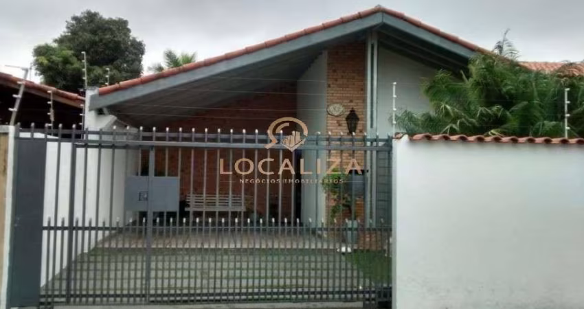 Excelente casa com piscina / Jardim das Industrias / 04 dormitórios sendo 1 suíte / 96 m² de construção / 280 m² de terreno / São José dos Campos