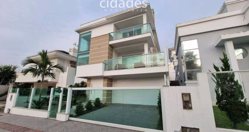 Casa Triplex a venda na Pedra Branca