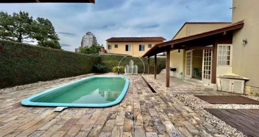 Casa de 154m² privativos no Centro de Palhoça/SC.
