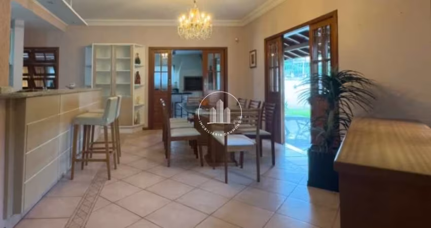 Casa com 5 quartos, 3 vagas e 307.97m²