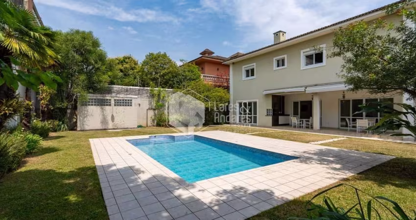 Casa tipo para venda com 4 quartos, sendo 4 suítes, 613m²
