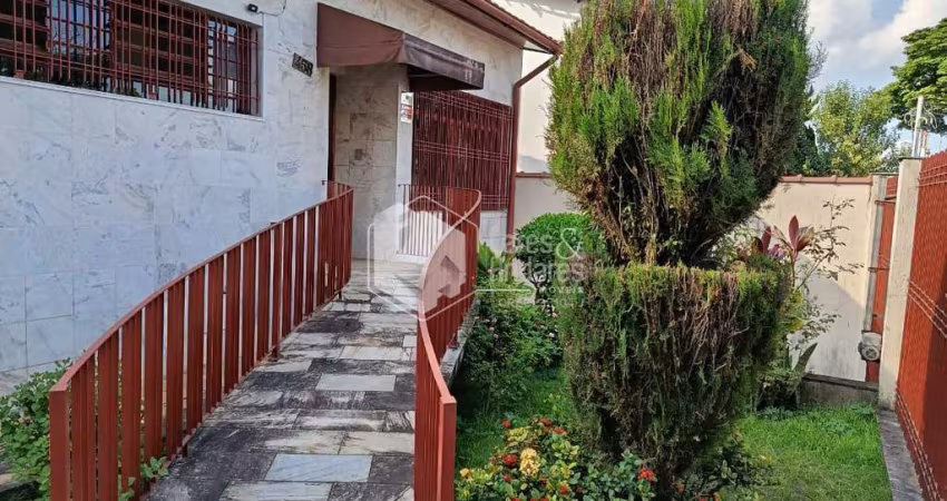 Casa tipo para venda com 5 quartos, sendo 1 suíte, 247m²