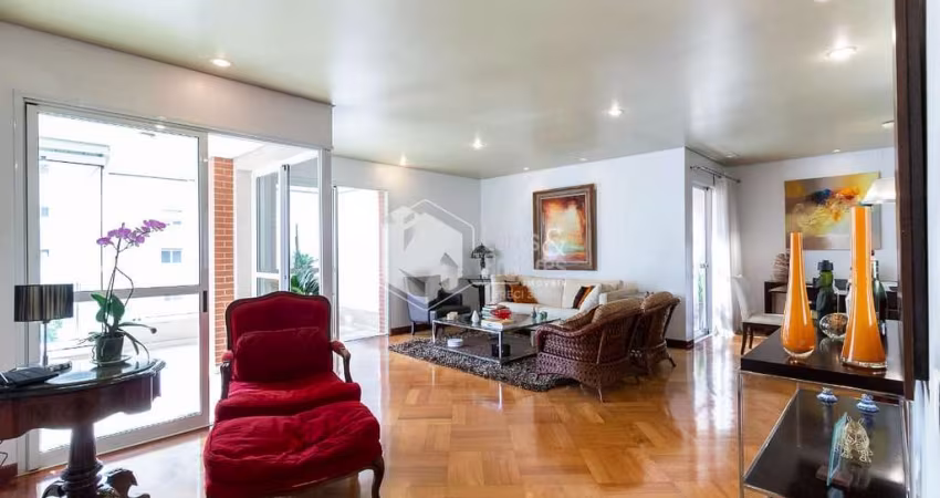 Apartamento tipo para venda com 3 quartos, sendo 3 suítes, 195m²
