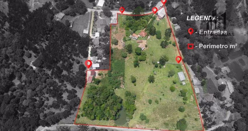 Chácara a 600 MTS do asfalto, Contendo 4 residências principais e 1 ponto comercial.