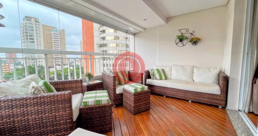 Apartamento de 175m2 com varanda gourmet e 3 suítes, decorado e totalmente mobiliado para locação no Bairro Jardim em Santo André-SP.