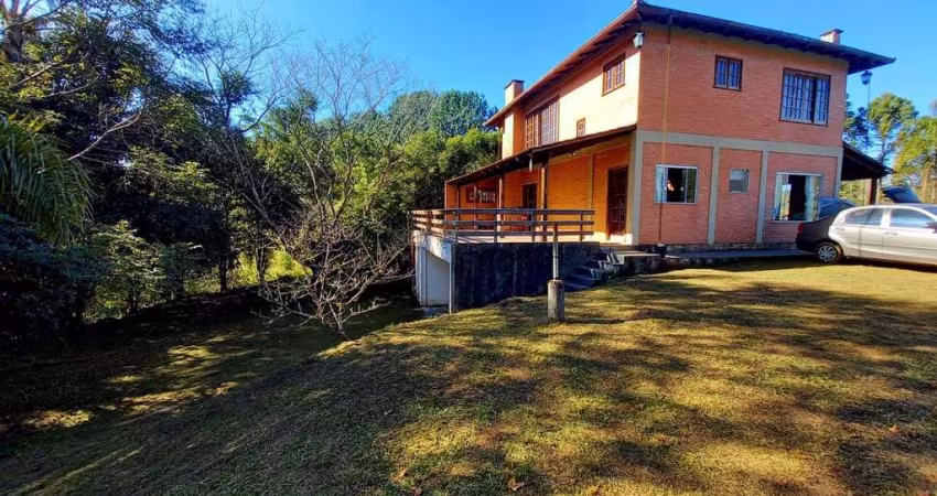 Chácara com 3 dormitórios à venda, 60000 m  por R  690.000,00 - Zona Rural - Tijucas do Sul PR