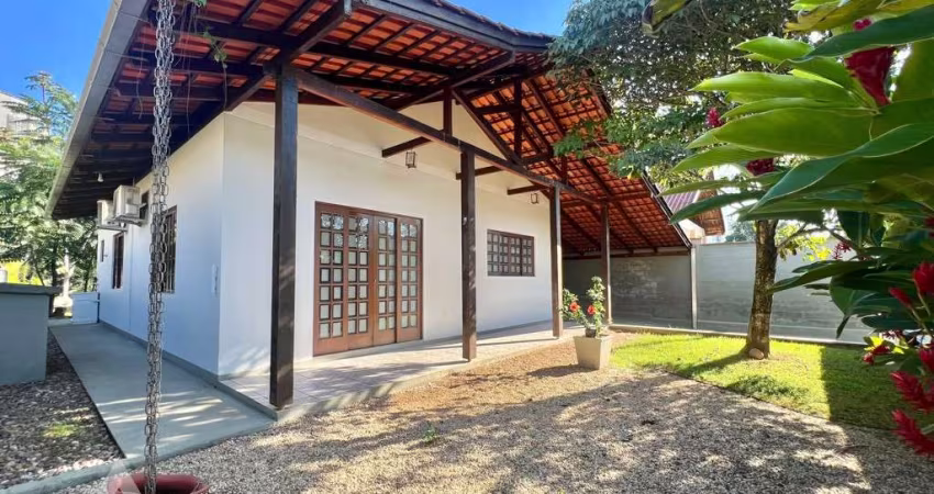 Casa com 3 quartos para alugar na Vila Nova, Blumenau 