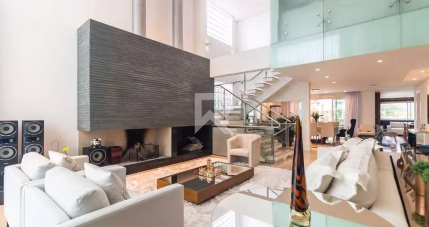 Casa Alto Padrão em Condomínio Fechado, 4 Suítes, 476 m² – Campo Comprido – Curitiba/PR