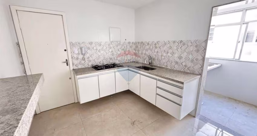 Apartamento 3 quartos sendo 1 suite, sala, cozinha com armários e lavanderia, uma vaga de garagem