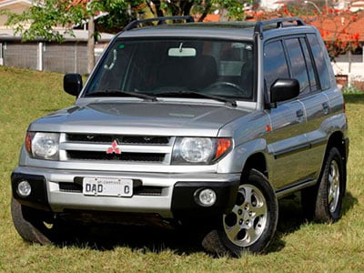 Mitsubishi pajero io 2000